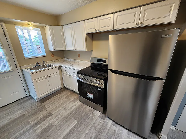 2472 Warren Pkwy — Photo 17