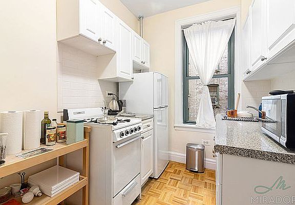 5th image of 516 E 79th St APT 3F
