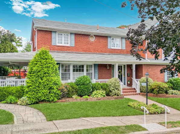 1 Sunset Hill Dr, Staten Island, NY 10301