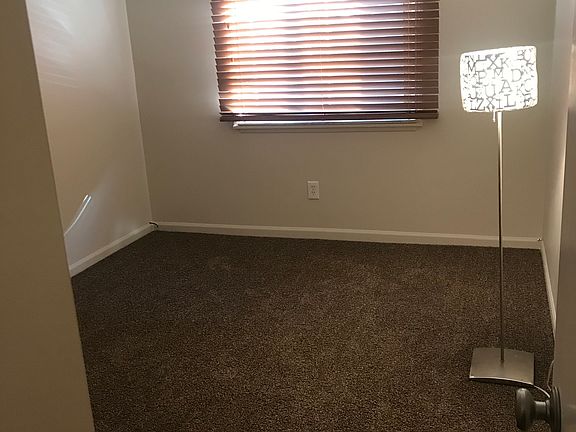 5th image of 215 Riviera Dr