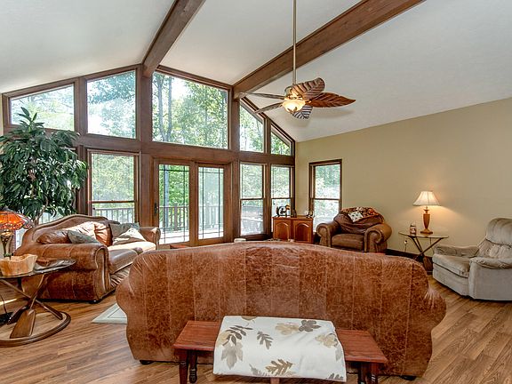 4th image of 226 Shoreline Dr