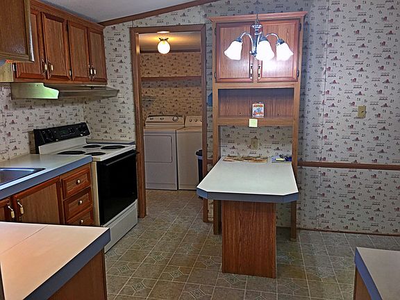 Roomy Eat-In Kitchen