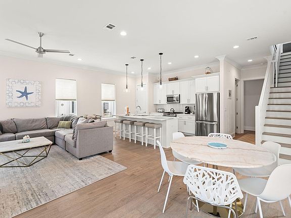 3rd image of 33 Sunset Key Ct