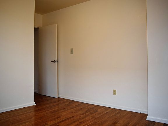 3rd image of 393 Hewes St APT 04F