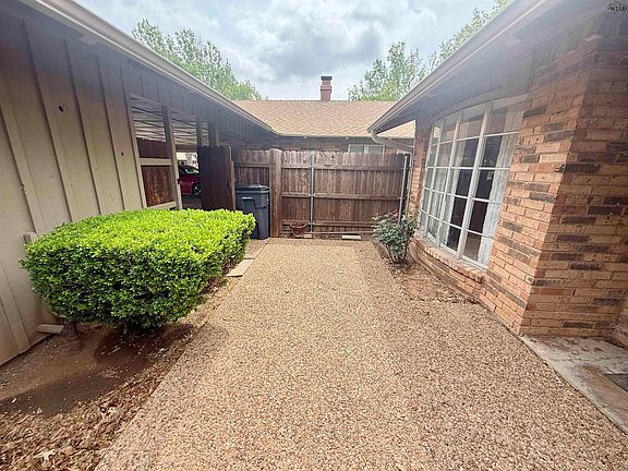 3rd image of 4500 Spanish Trce APT 4