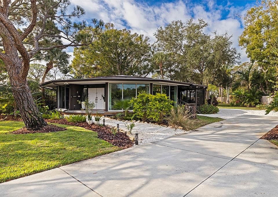 1st image of 7117 SUNSHINE DRIVE S