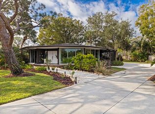 7117 Sunshine Dr S, Saint Petersburg, FL 33705