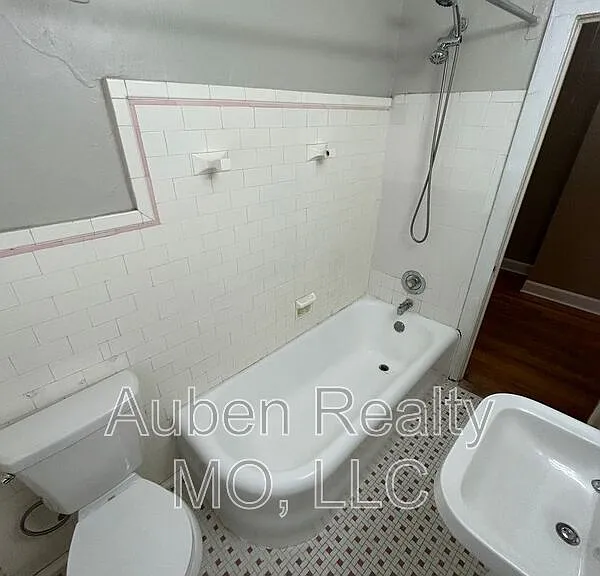 5446 Charlotte St #1F — Photo 16