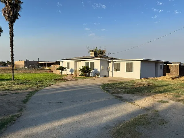 1324 S Lovers Ln — Photo 3