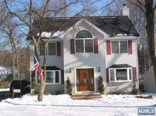 40 Ash St, Westwood, NJ 07675
