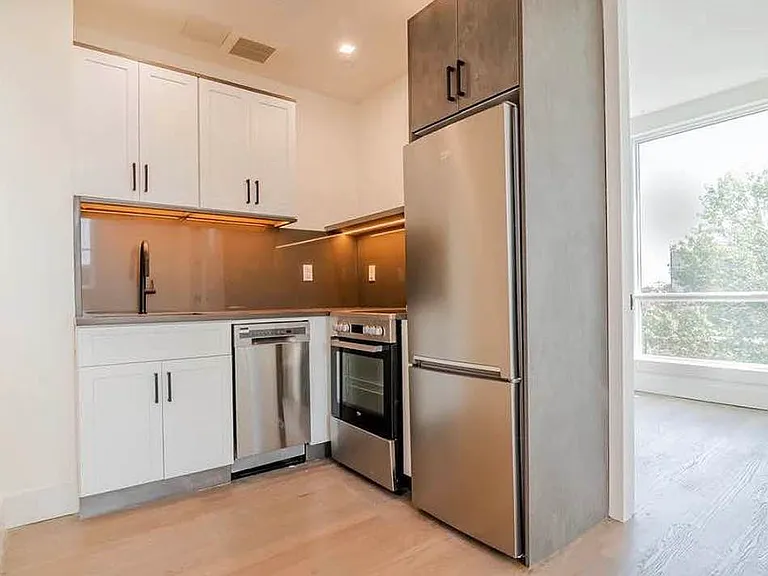 2909 Albemarle Rd #4R — Photo 2