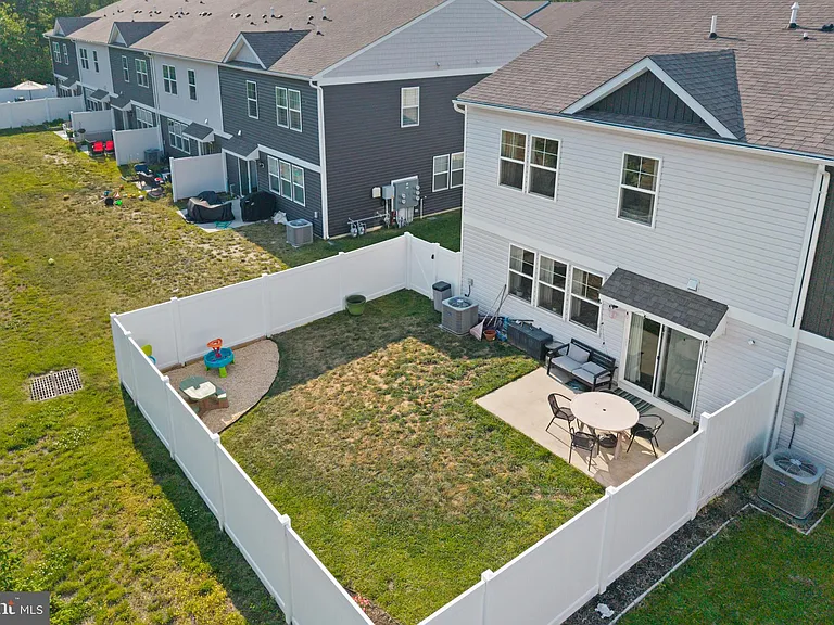 10 Roberta Way — Photo 36