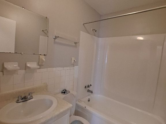 3rd image of 3286 Sandy Springs Dr