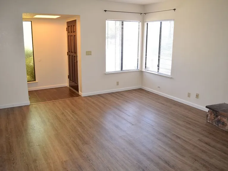 6051 Roloff Way — Photo 2
