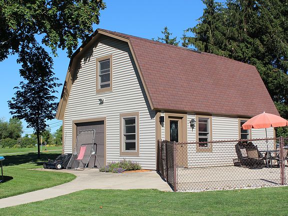 Detached Heated Garage