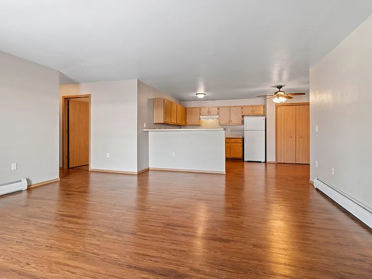 Charlotte Court Apartments — Photo 9