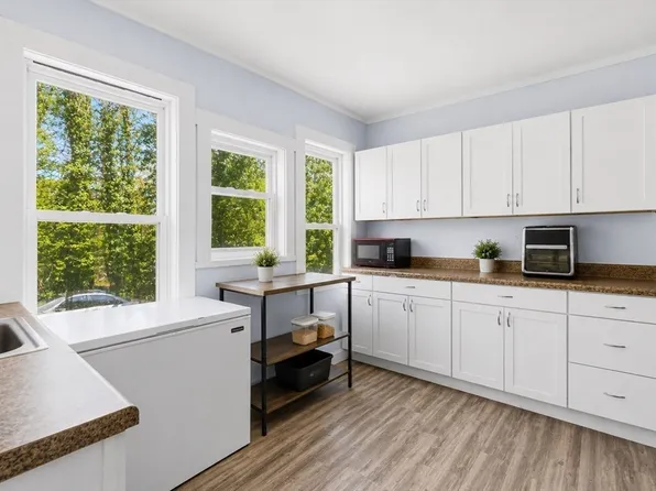 65 Oak St, Middleboro, MA 02346