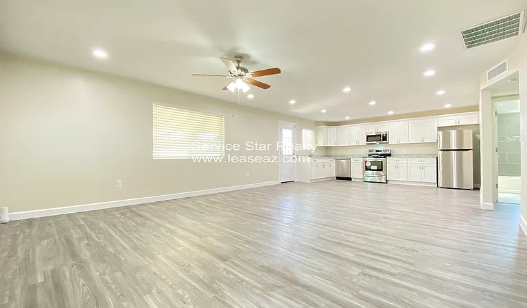 5936 W Seldon Ln — Photo 4