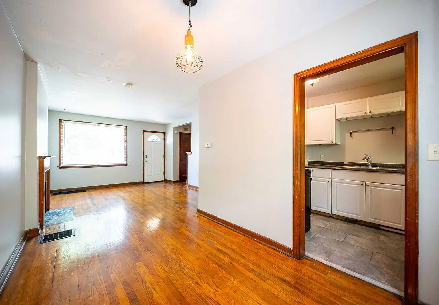 2 bed, 1.0 bath, $1,325 — Photo 4