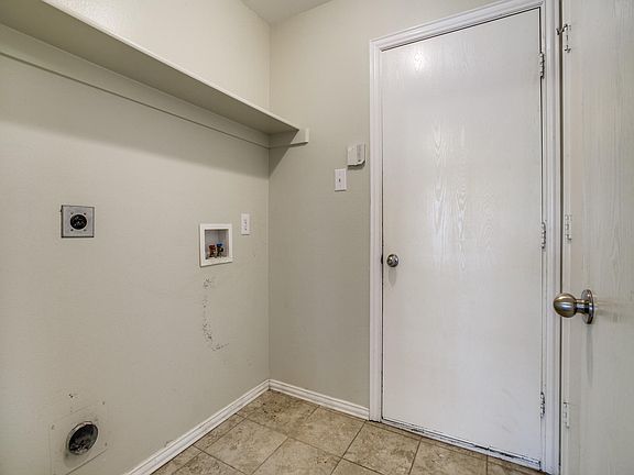 2nd image of 129 Lipan St