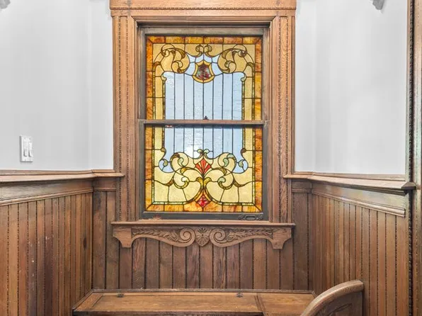 685 East 22nd Street image 5 of 38