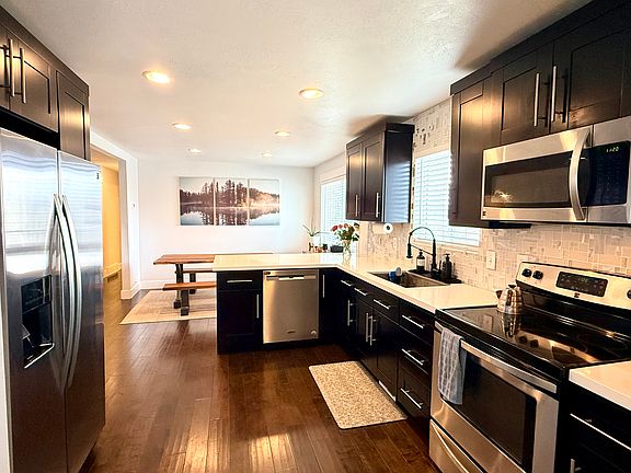 4th image of 10240 Locksley Rd