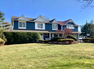 92 Sharon Ln, Greenlawn, NY 11740