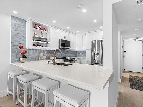 5th image of 26340 Hickory BLVD #803