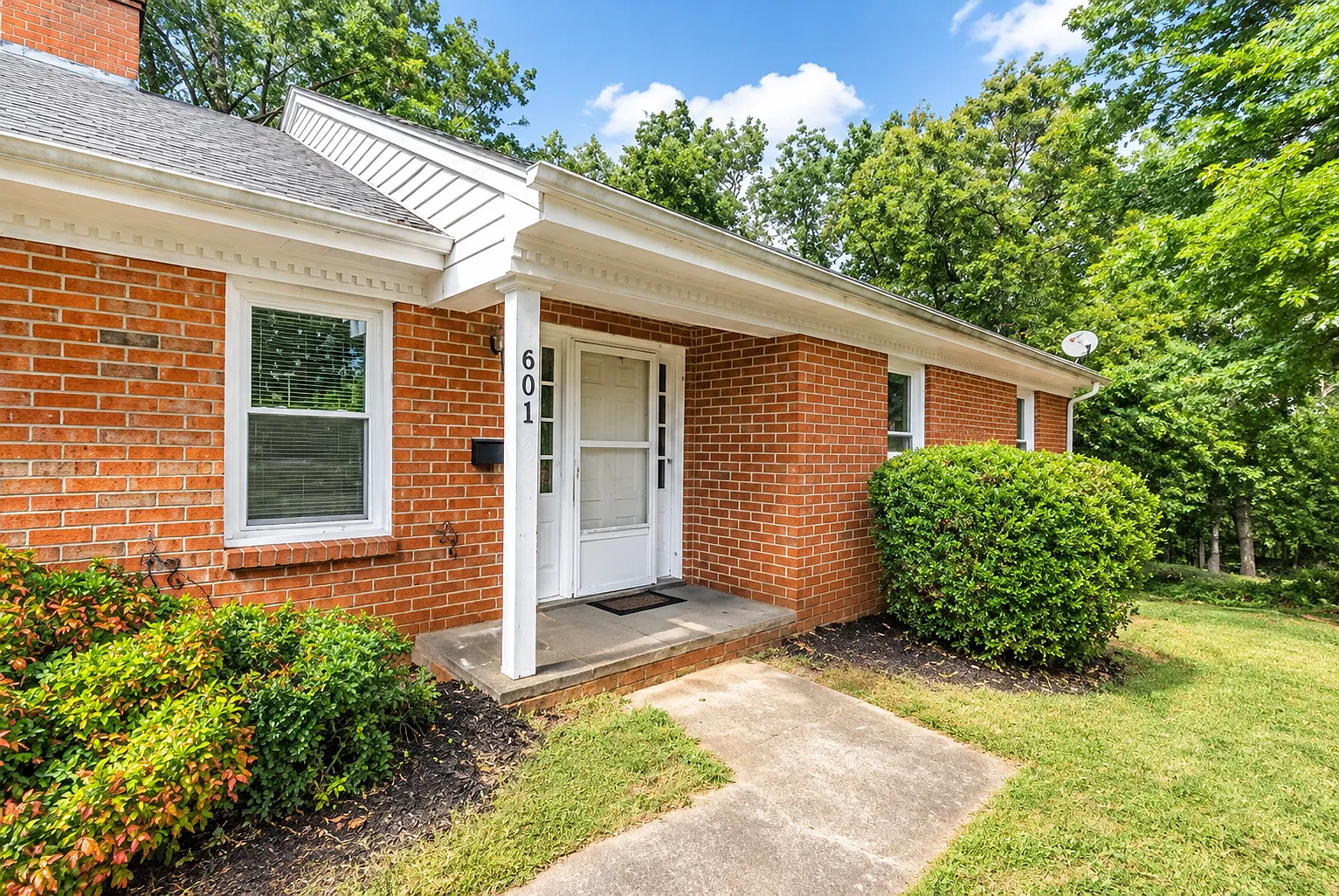 6 bed, 3242 sqft, $2,450 — Photo 1