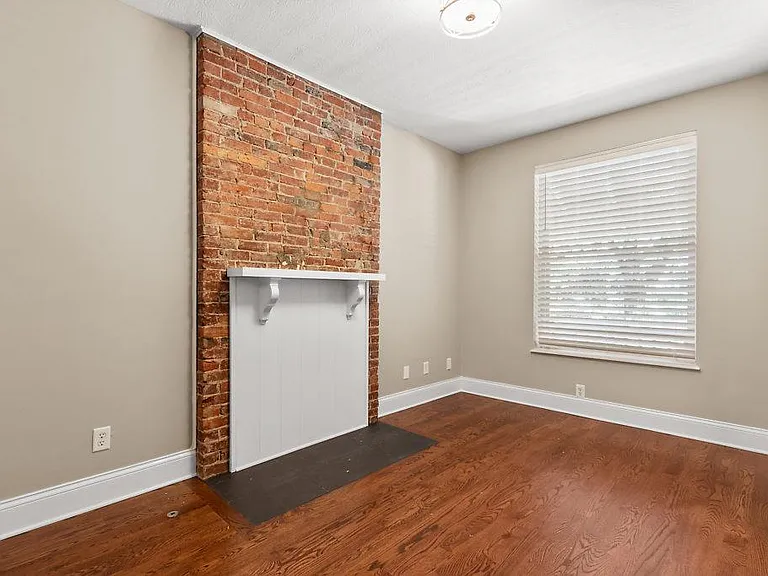 1131 Franklin Ave — Photo 7