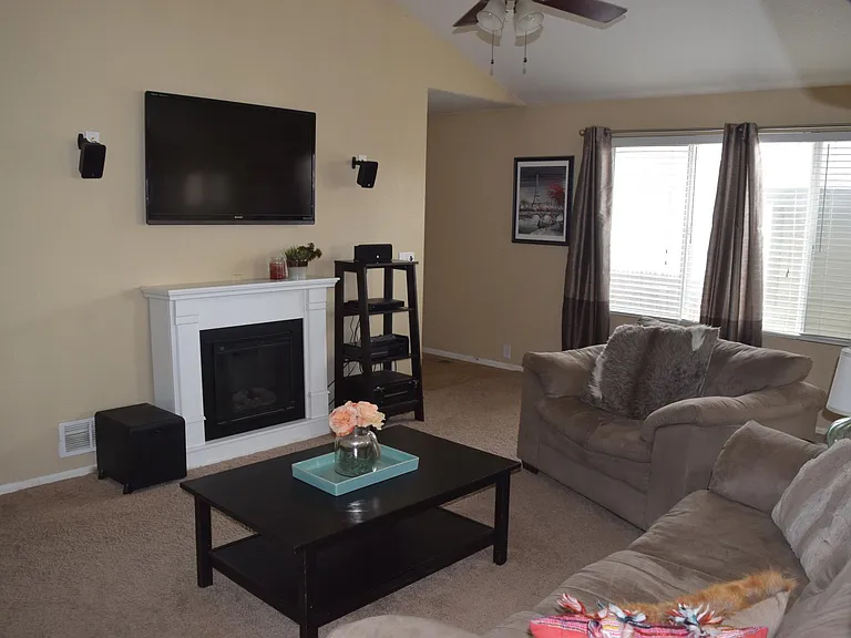 11342 Niagara St — Photo 3