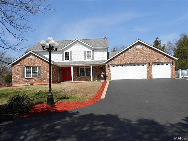 1st image of 10 White Oak Ln