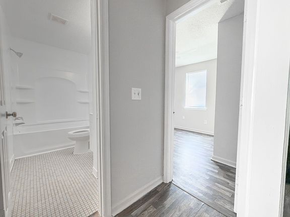 4th image of 1815 Sumner Ave #4