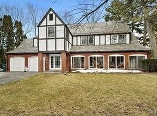 946 Locust Rd, Wilmette, IL 60091