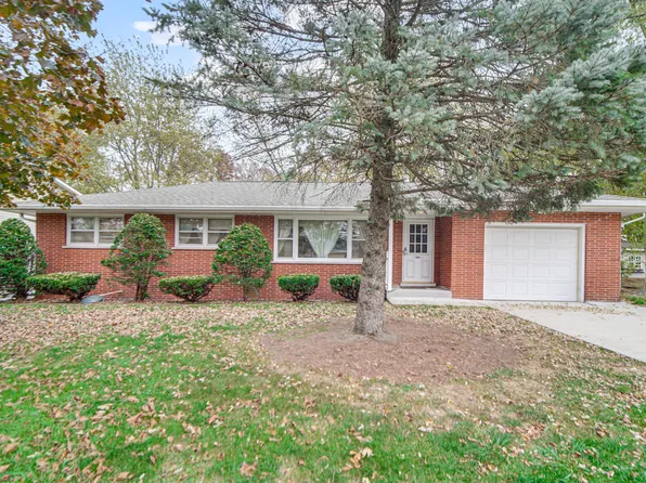8627 Lee St, Crown Point, IN 46307