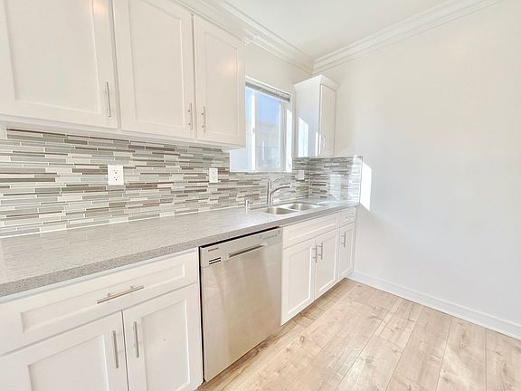 3rd image of 4461 Rosewood Ave #4463-1/2