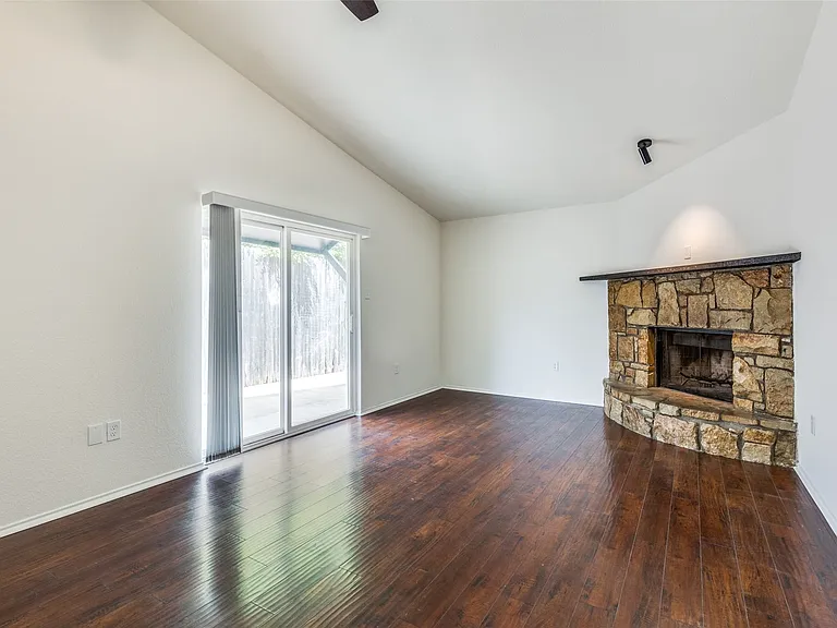 1505 Gentle Wind Dr — Photo 4