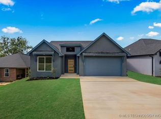 710 N 10th St, Sapulpa, OK 74066