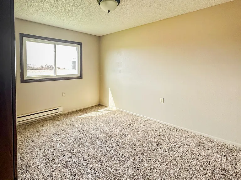 408 E Dawn St — Photo 8