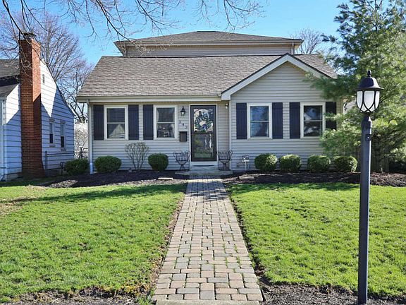 3rd image of 543 E Beechwold Blvd