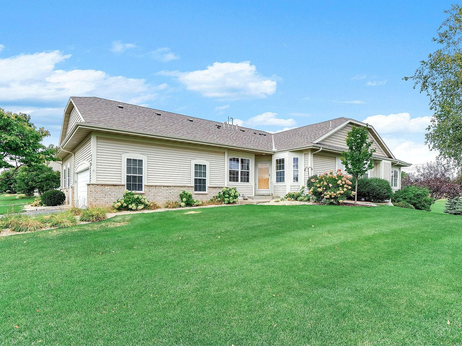 536 Holly Ln N — Oak Marsh Golf Course