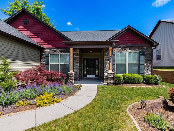 3rd image of 407 Bell Lily Dr