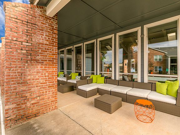 4th image of 8201 N Rockwell Ave APT 801