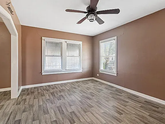 422 Royston Ave — Photo 2