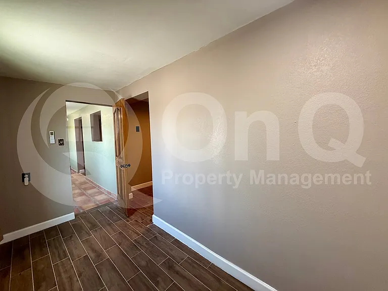 11319 E 5th Ave — Photo 9