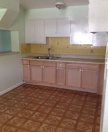 3rd image of 3011 Douglas Ave