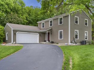 9154 Fox Run Cir, Eden Prairie, MN 55347