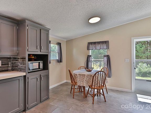 4th image of 44 Gina Ln