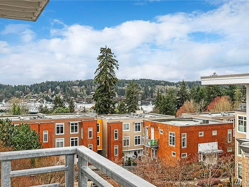180 Harbor Square Loop NE #B218