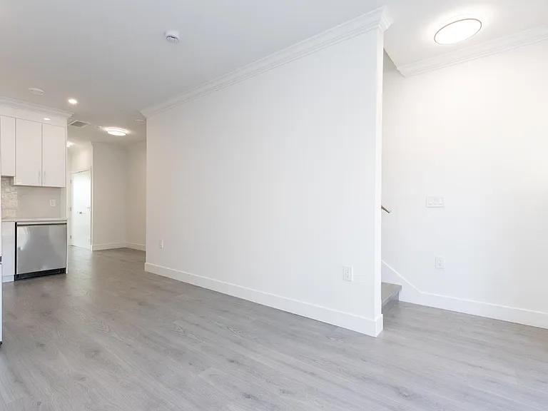 2122 E 32nd Ave #204 — Photo 18